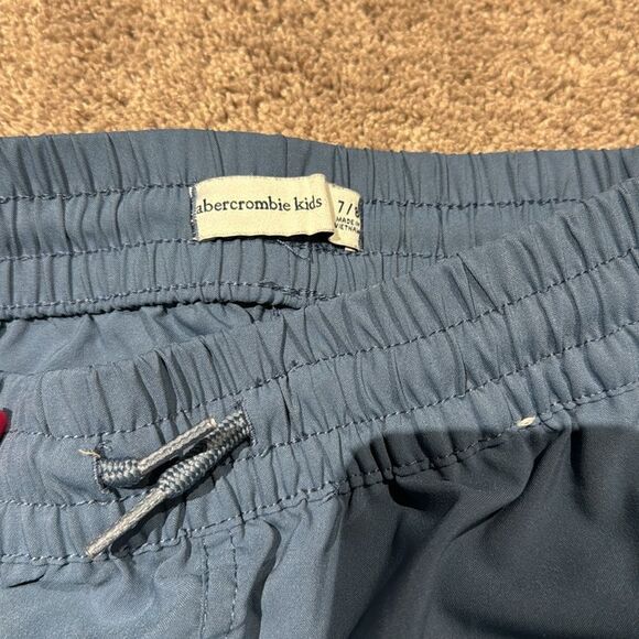 Abercrombie and fitch kids pull on cargo shorts size 7/8 great condition! - Picture 3 of 5